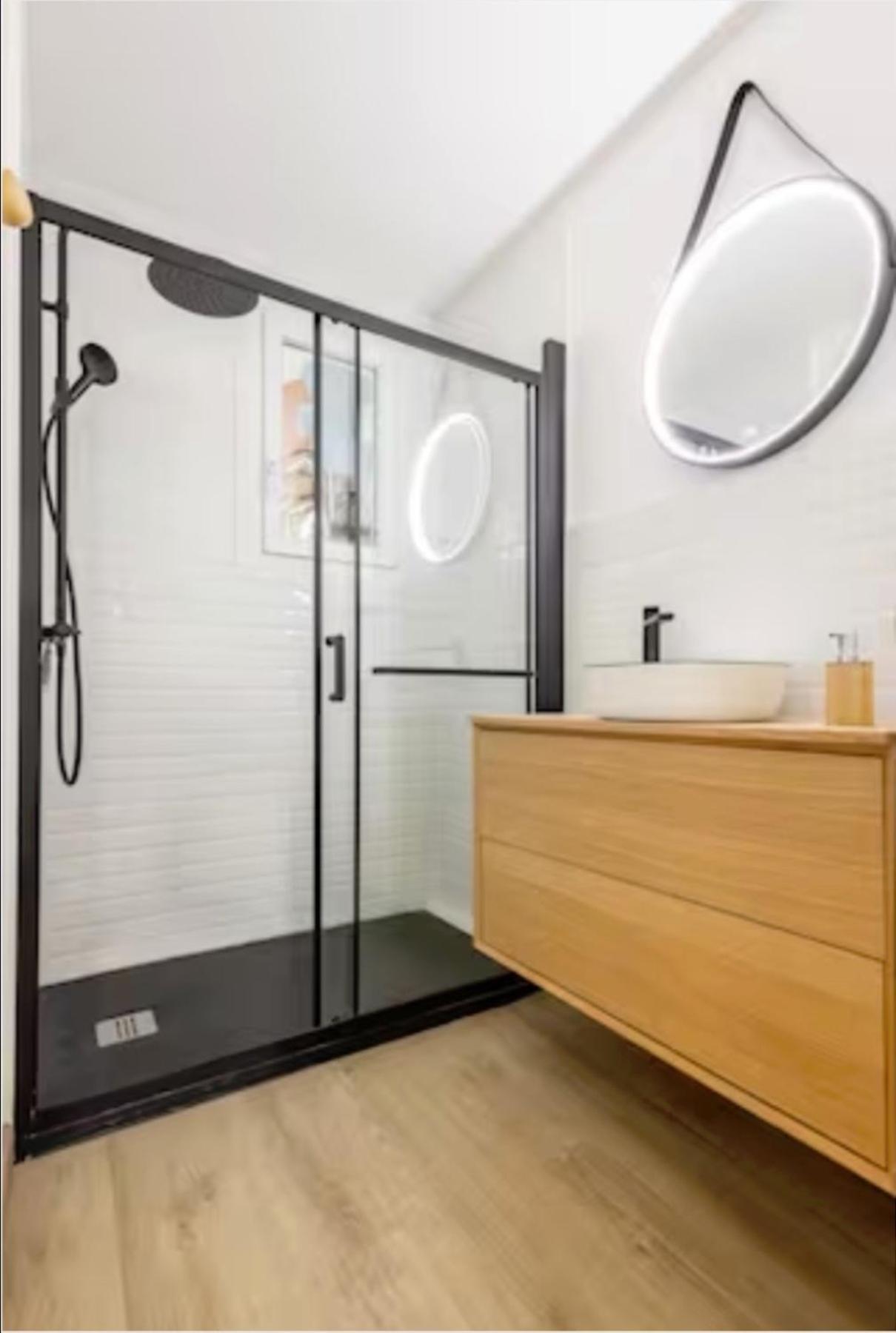 Logement Autour De Moi * * * * * Chambéry Eksteriør billede